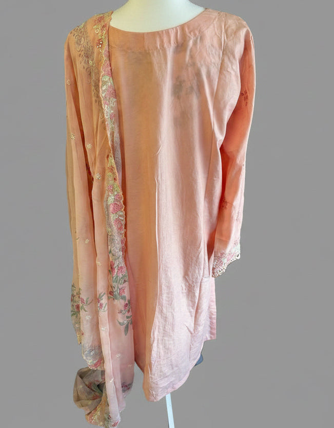 Luxury Embroidered & Schiffli Lawn 3-Piece Suit – Peach Pink