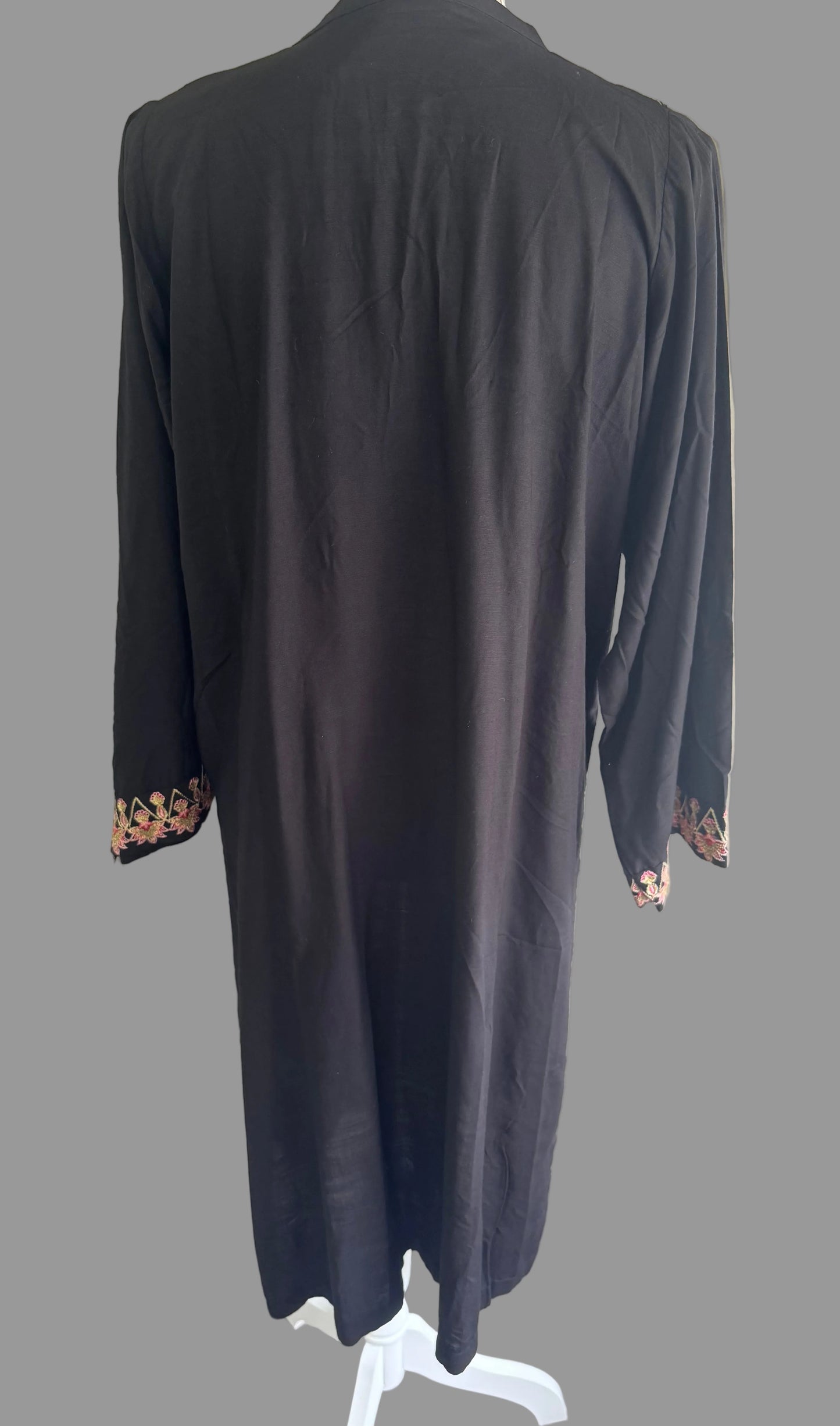 Studio Embroidered Viscose Slub Kurti – Jet Black