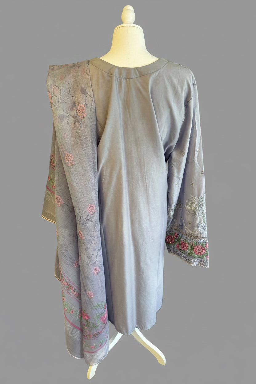 Luxury Embroidered Lawn 3-Piece Suit – Pastel Lilac