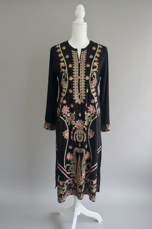 Studio Embroidered Viscose Slub Kurti – Jet Black